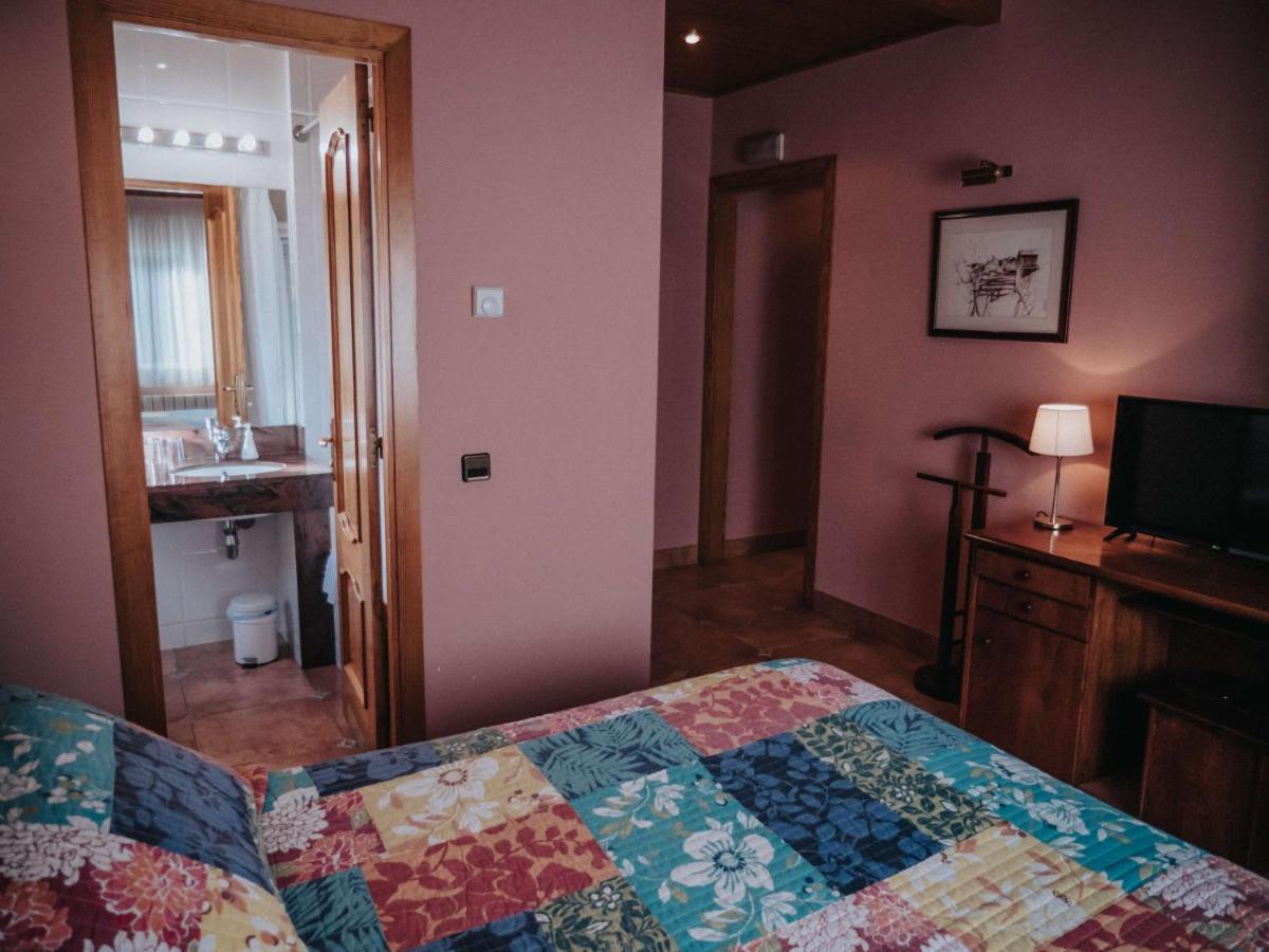 Hostal Les Fonts Castellar De N'Hug Buitenkant foto