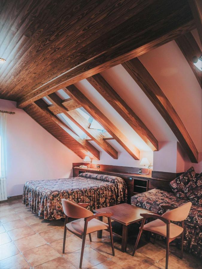 Hostal Les Fonts Castellar De N'Hug Buitenkant foto