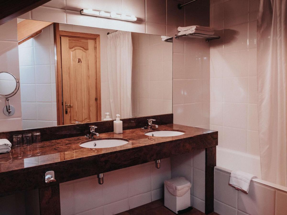 Hostal Les Fonts Castellar De N'Hug Buitenkant foto