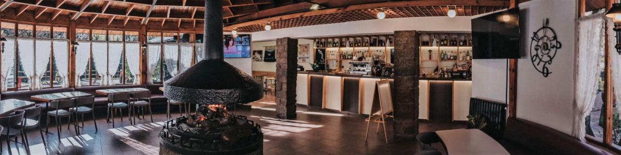 Hostal Les Fonts Castellar De N'Hug Buitenkant foto