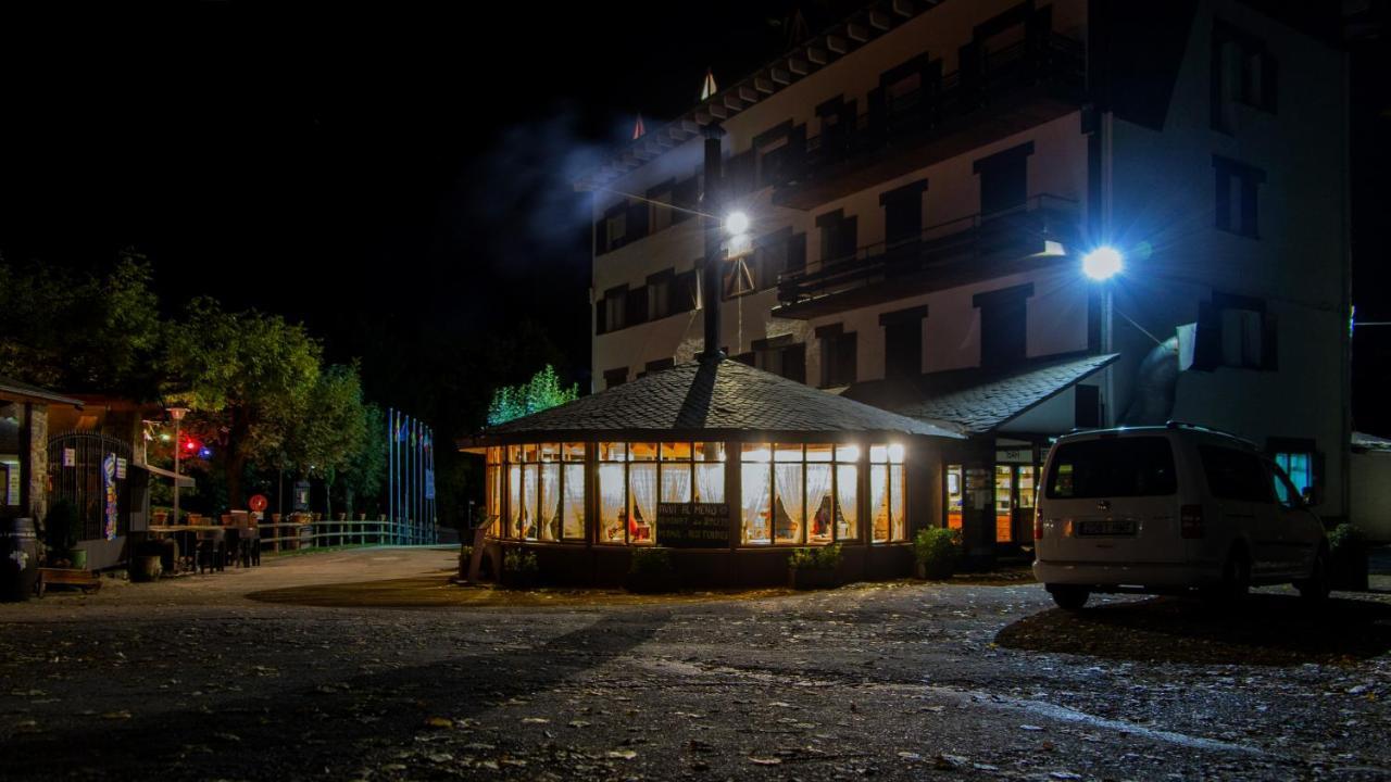 Hostal Les Fonts Castellar De N'Hug Buitenkant foto