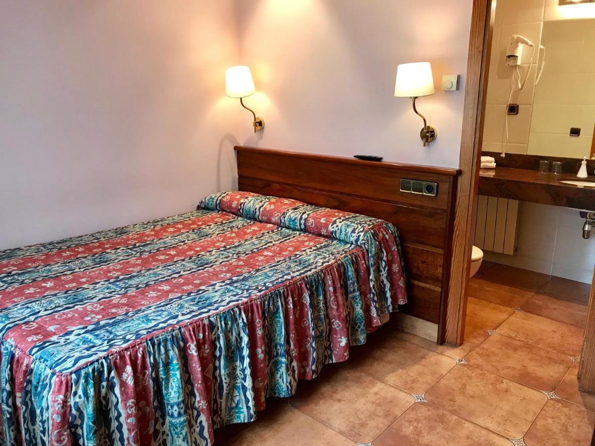 Hostal Les Fonts Castellar De N'Hug Buitenkant foto