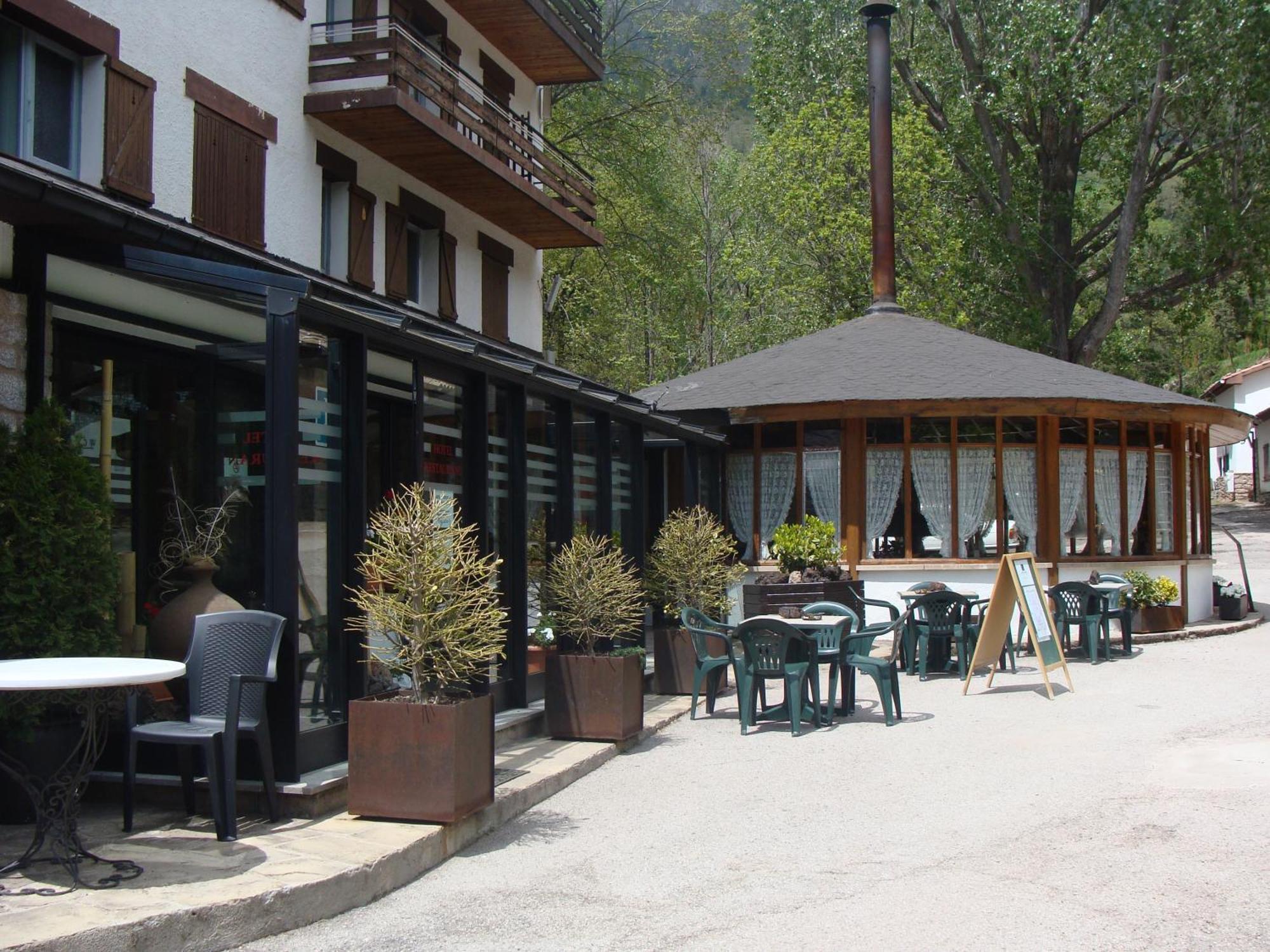 Hostal Les Fonts Castellar De N'Hug Buitenkant foto